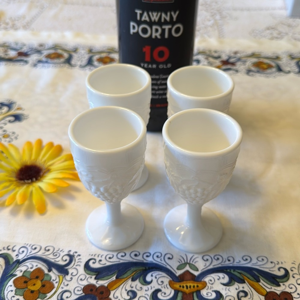 🍇 VINTAGE, Milk White Beautiful Grape Design Port Style Glasses w/ “G” insignia.